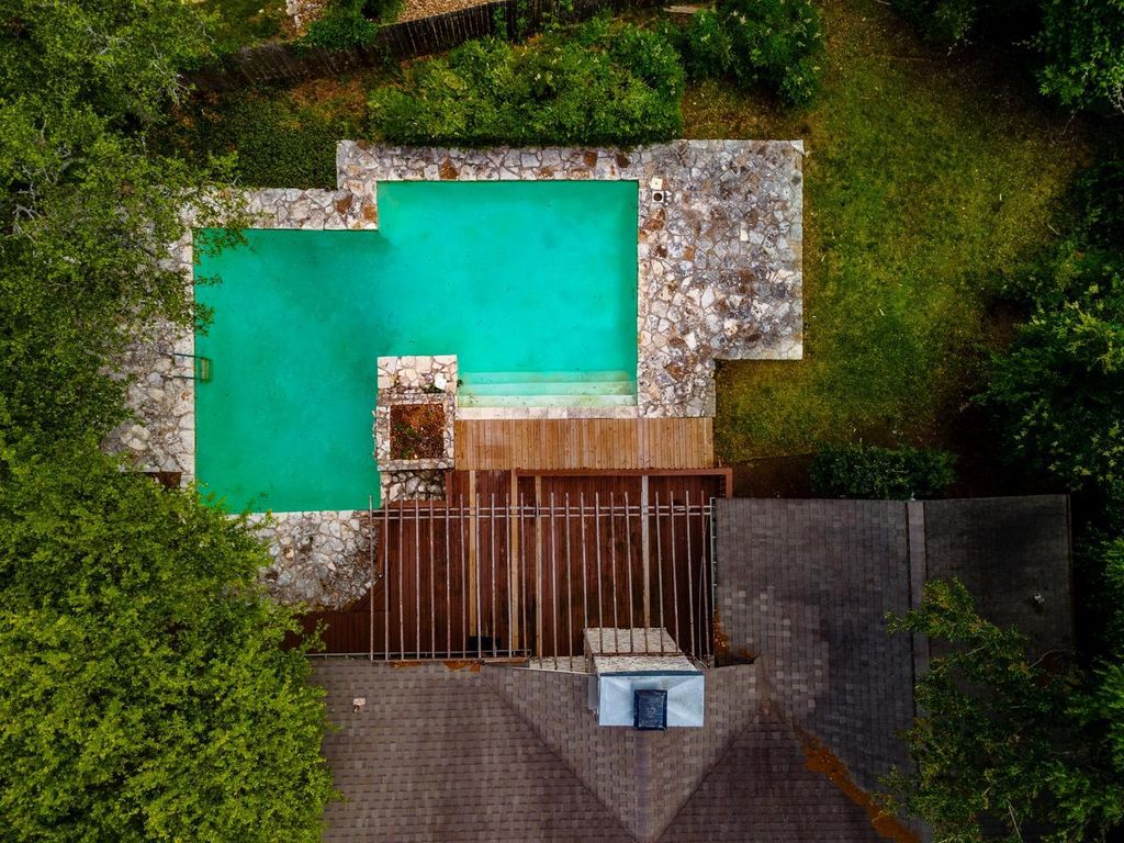 Photo of 4802 Greystone DR, Austin, TX 78731 (MLS # 3228718)