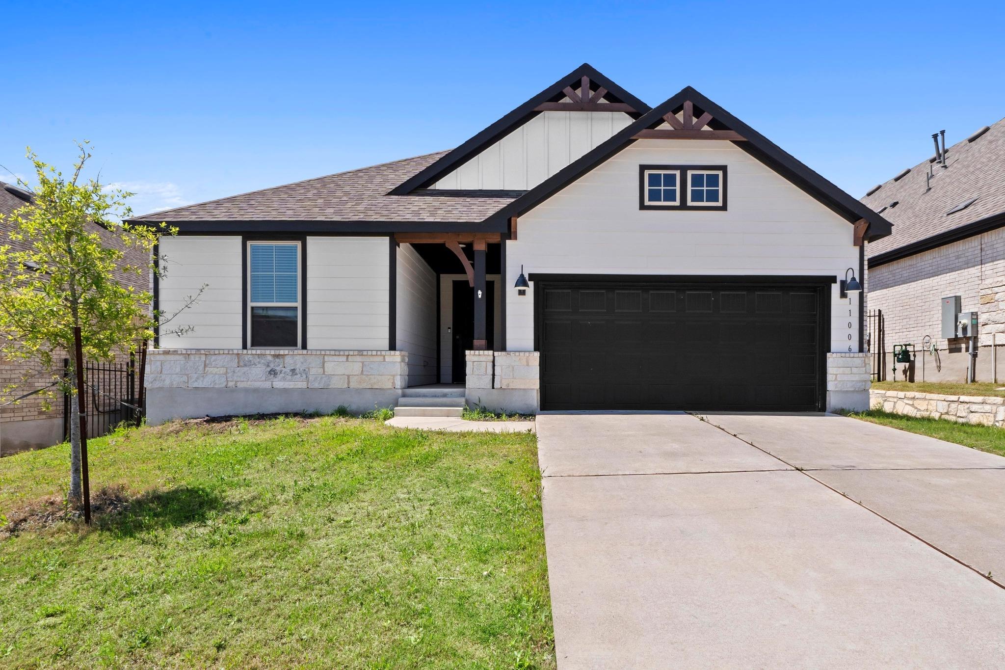 Photo 1 of 38 — 11006 Strawberry Roan DR, Manor, TX 78653