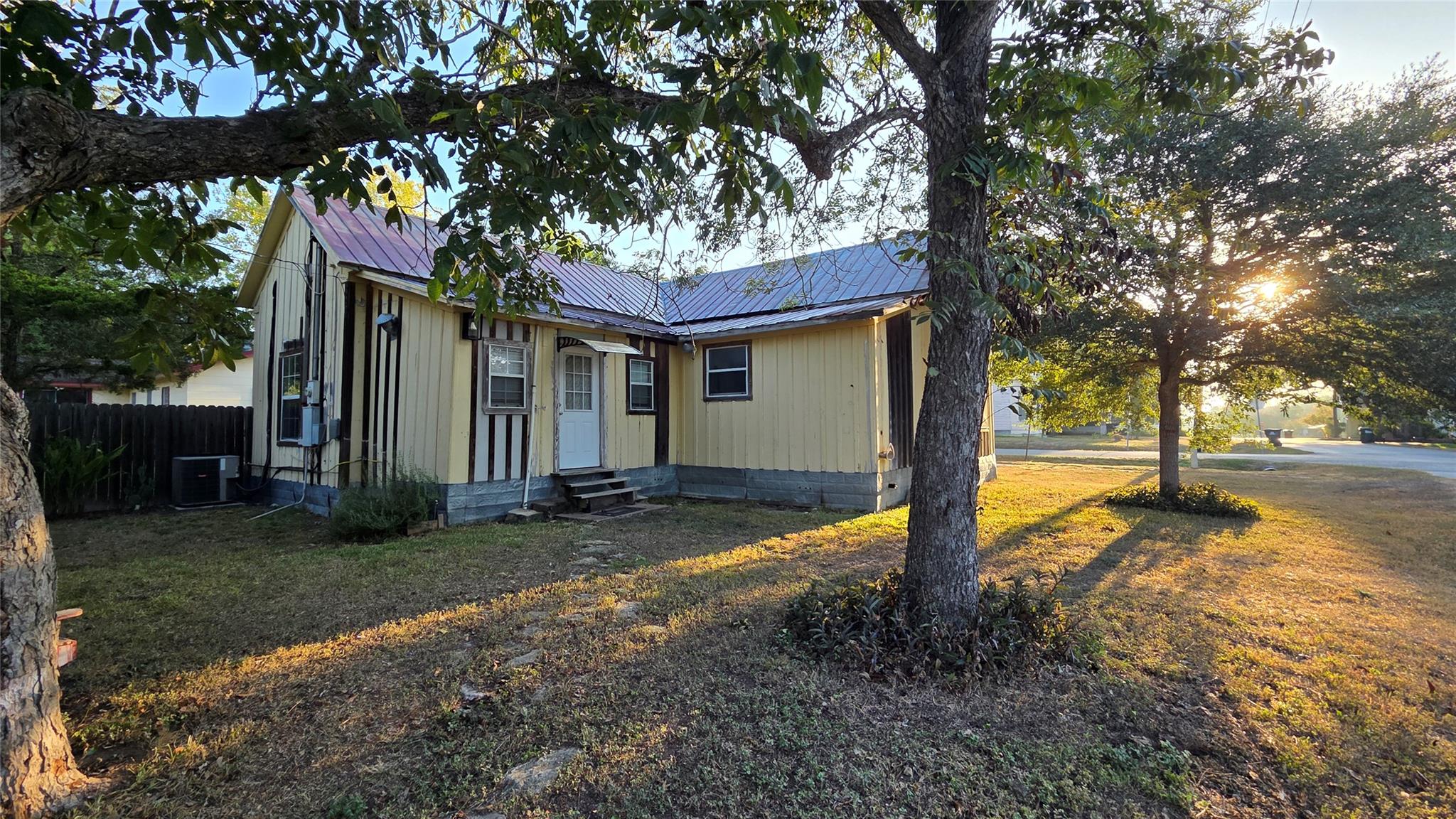 401 N Pecan ST