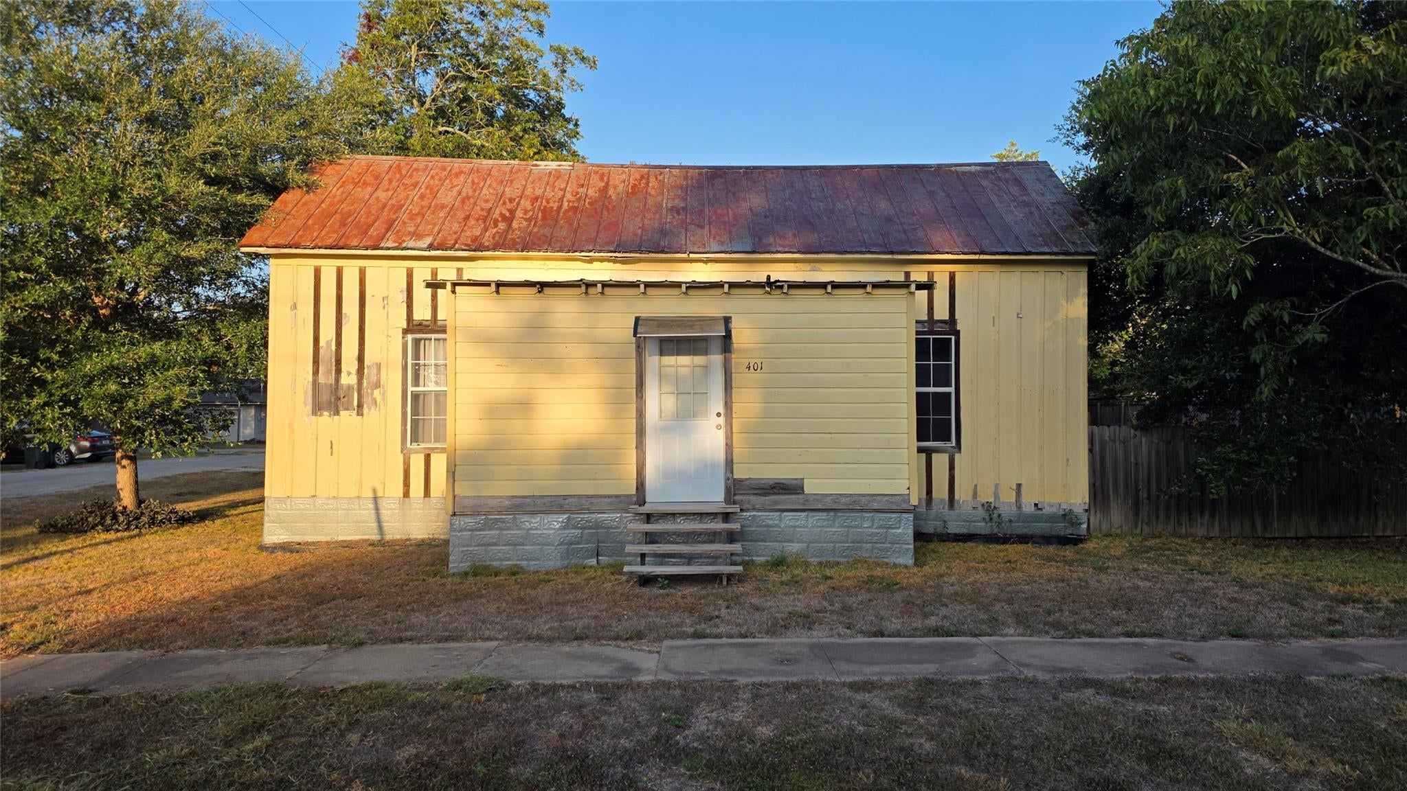 401 N Pecan ST