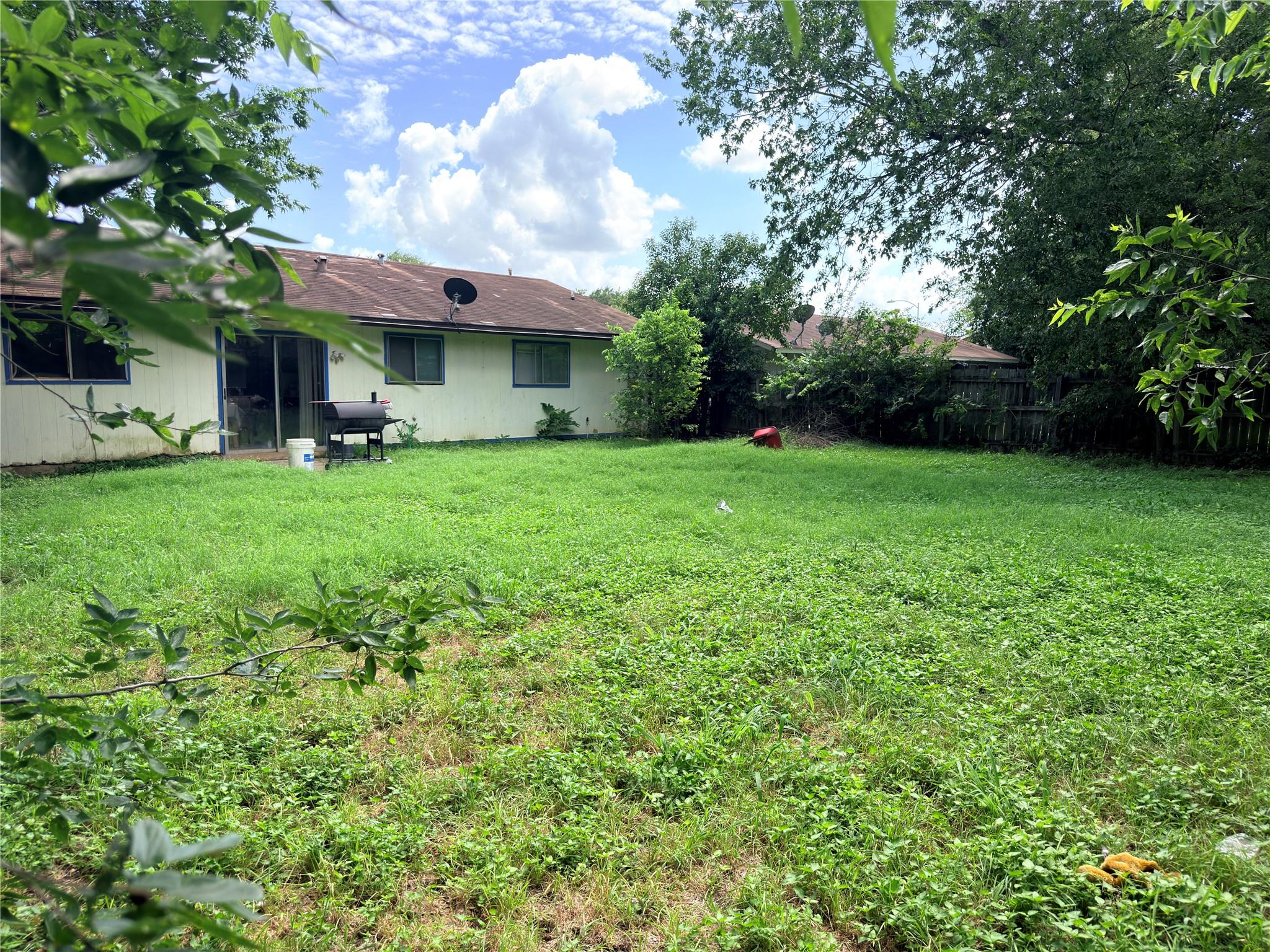 2512 E Stassney LN