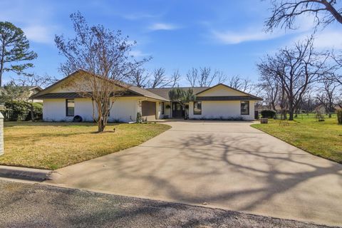 Photo of 417 Olympia Fields ST, Marble Falls, TX 78654 (MLS # 6649950)