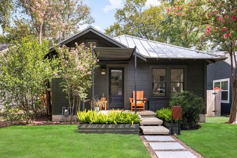 Photo of 810 Keasbey ST, Austin, TX 78751 (MLS # 5361138)