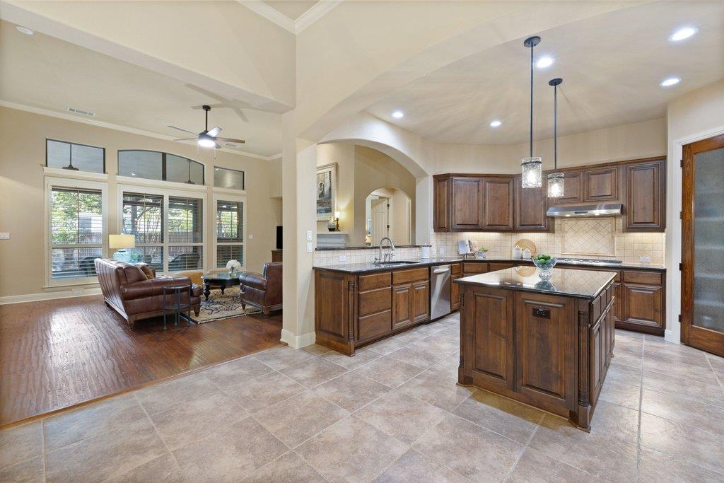 3806 Avery Woods LN