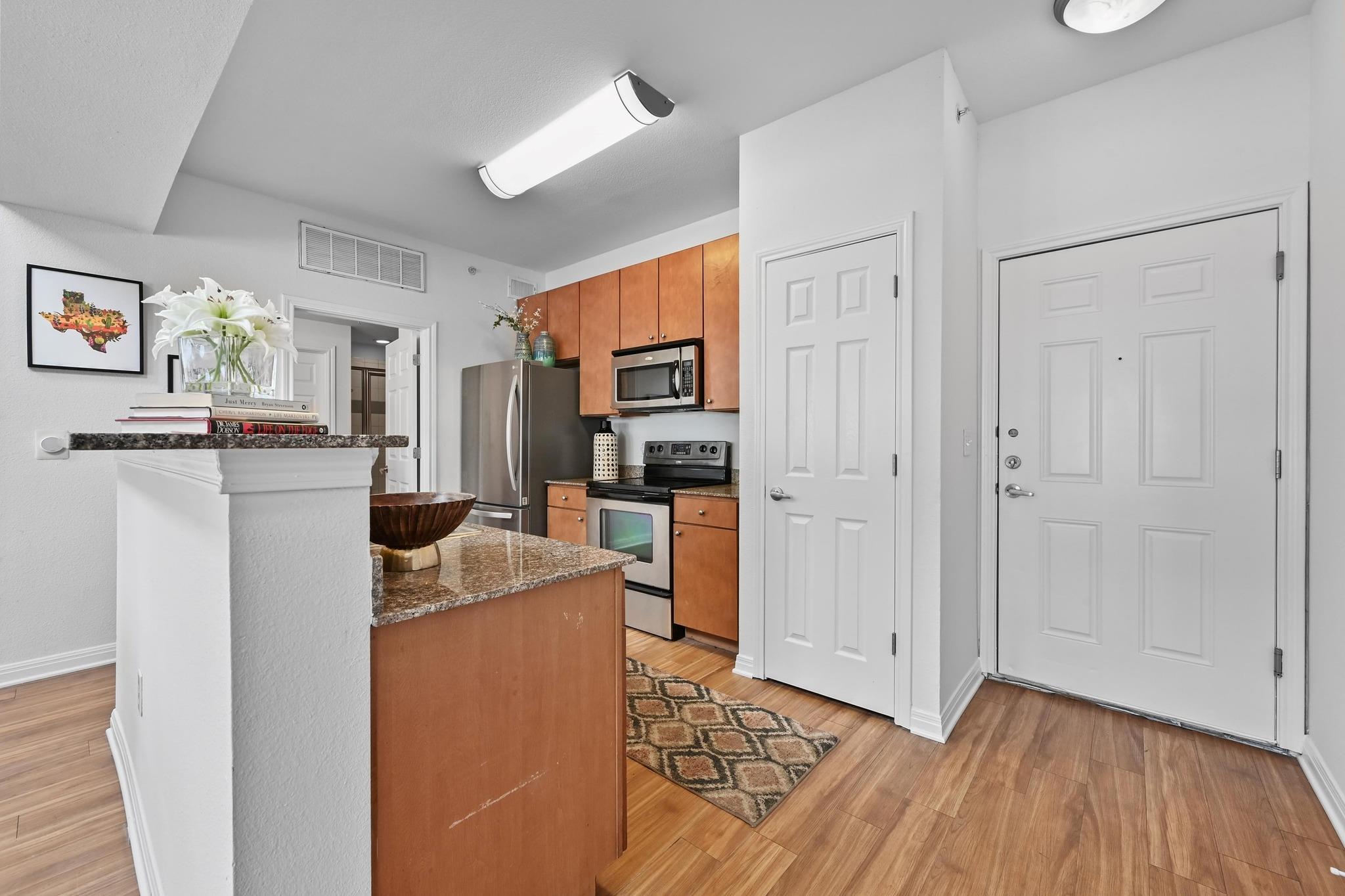 2502 Leon ST 516