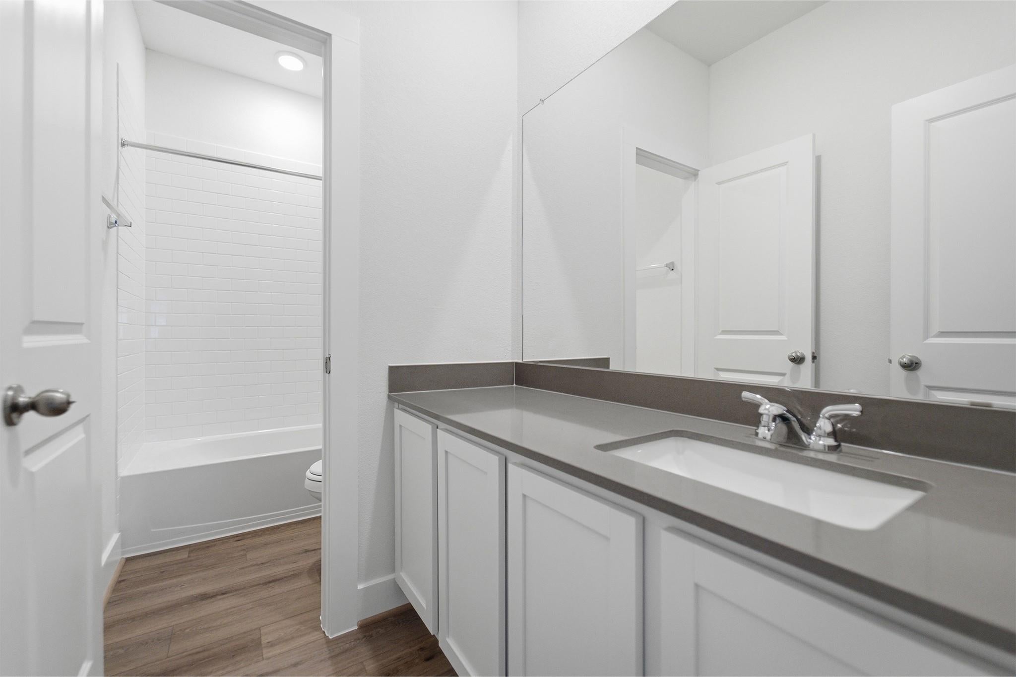 252 Villars DR