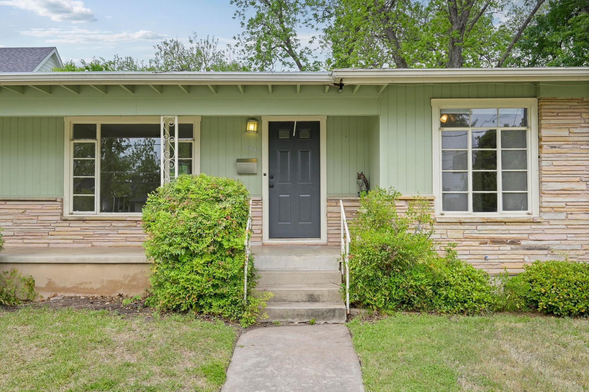 1002 Brentwood ST
