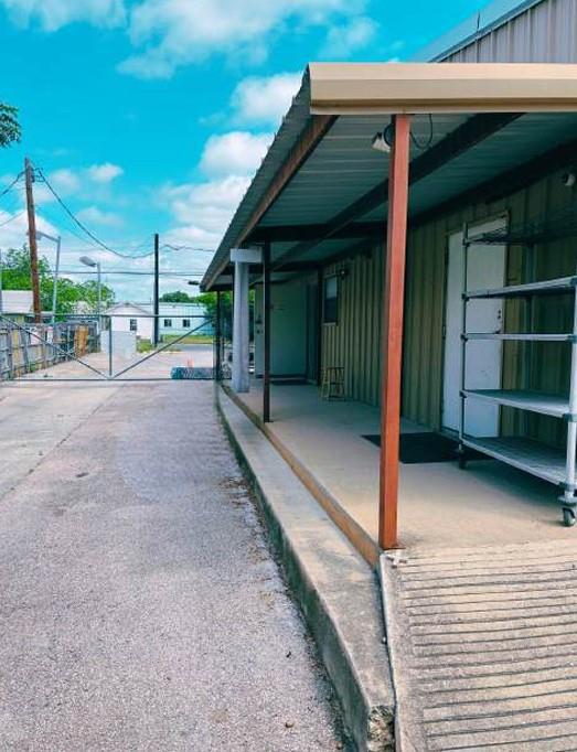 105 W Pecan ST