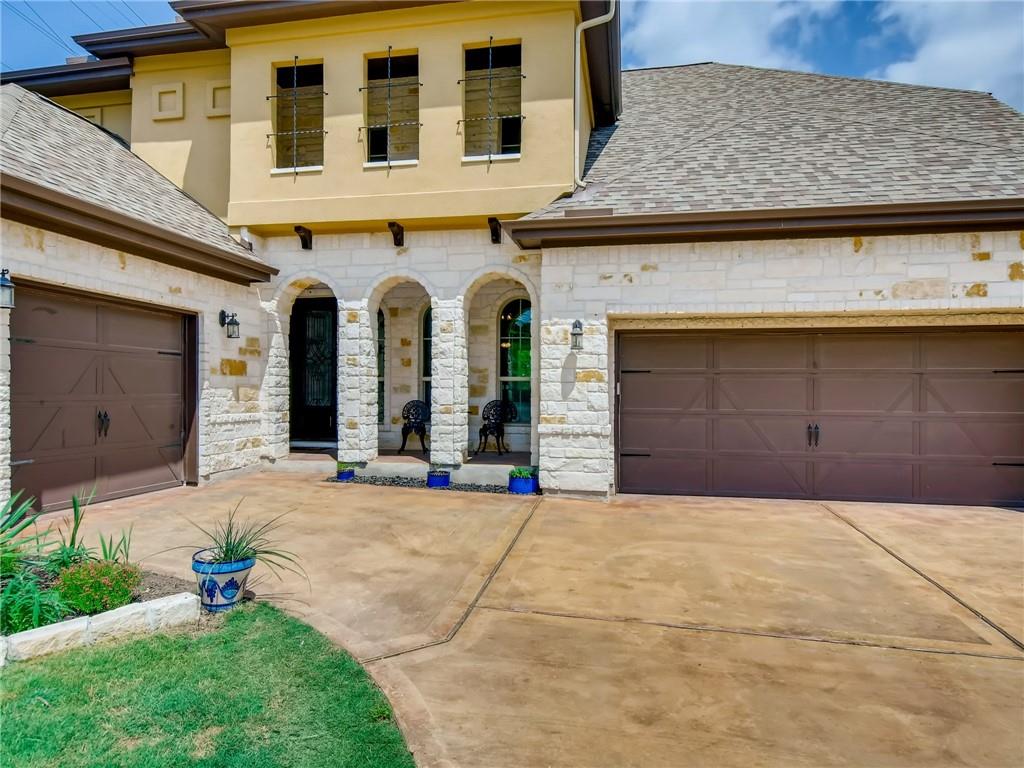 215 Woodlands CT
