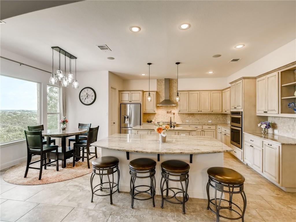 215 Woodlands CT