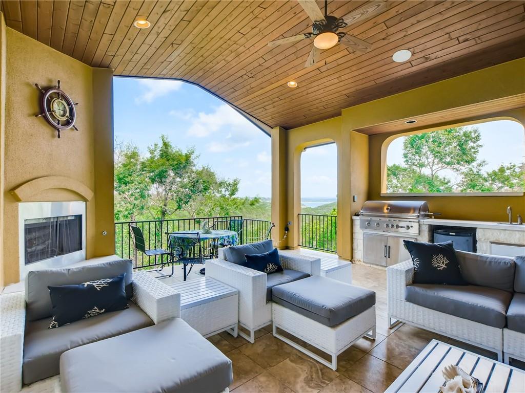 215 Woodlands CT