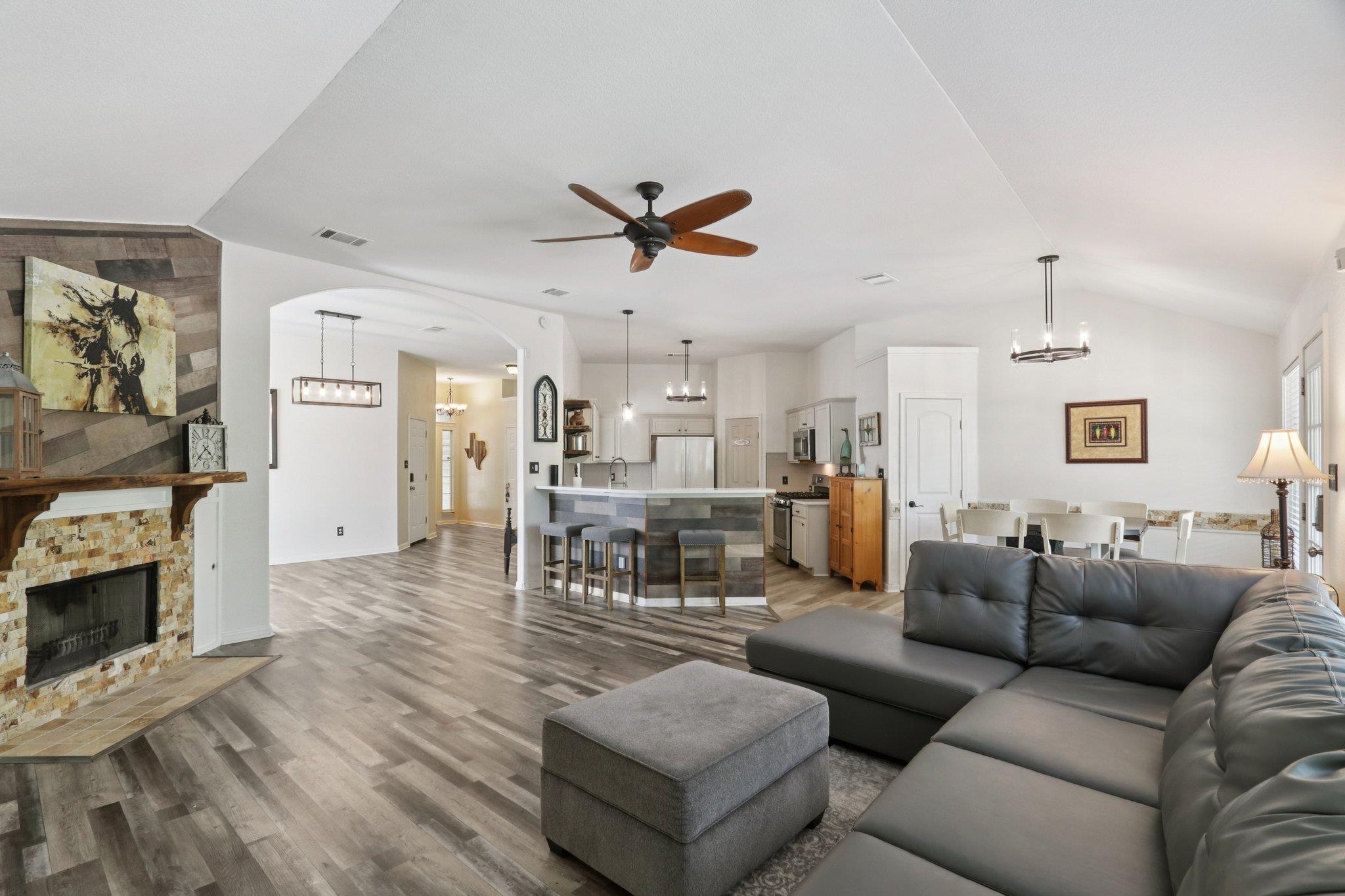 807 Plumbago DR