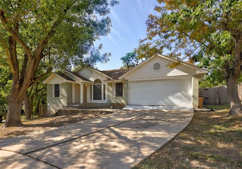 Photo of 5005 Acorn Grove CT, Austin, TX 78744 (MLS # 2637566)