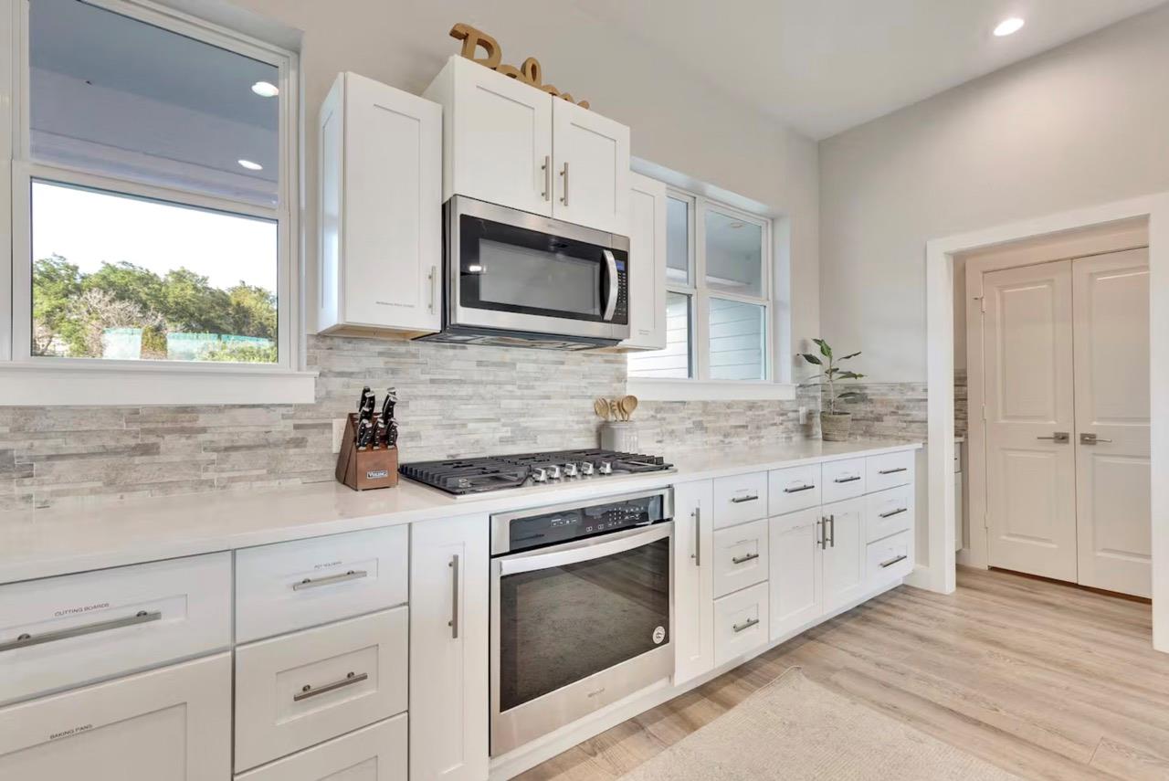 16323 Lake LOOP