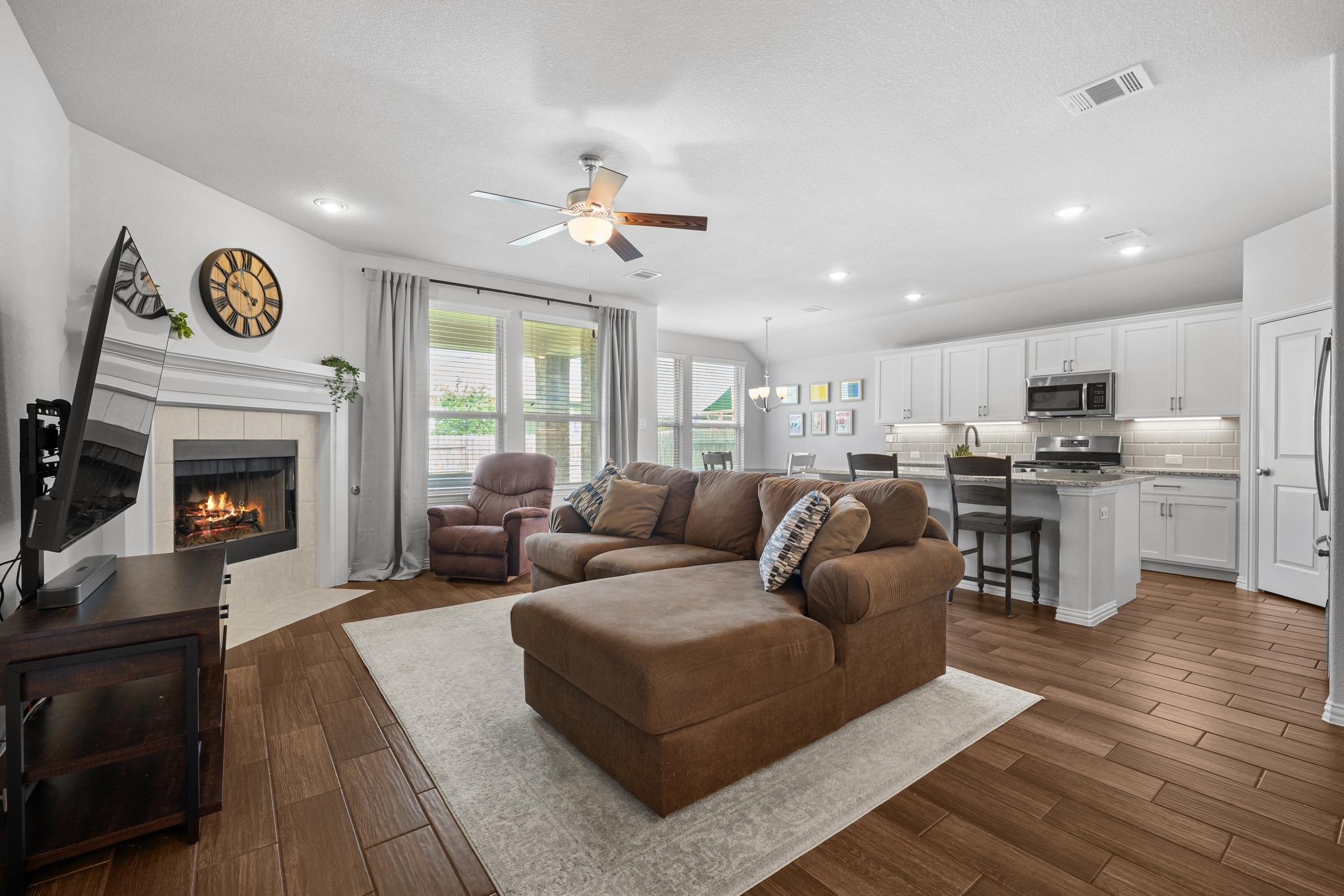4174 Kingsley Ave