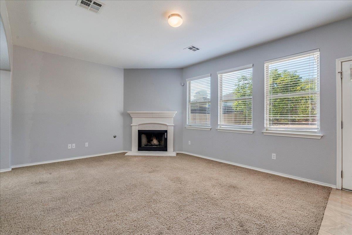 2089 Livonia DR