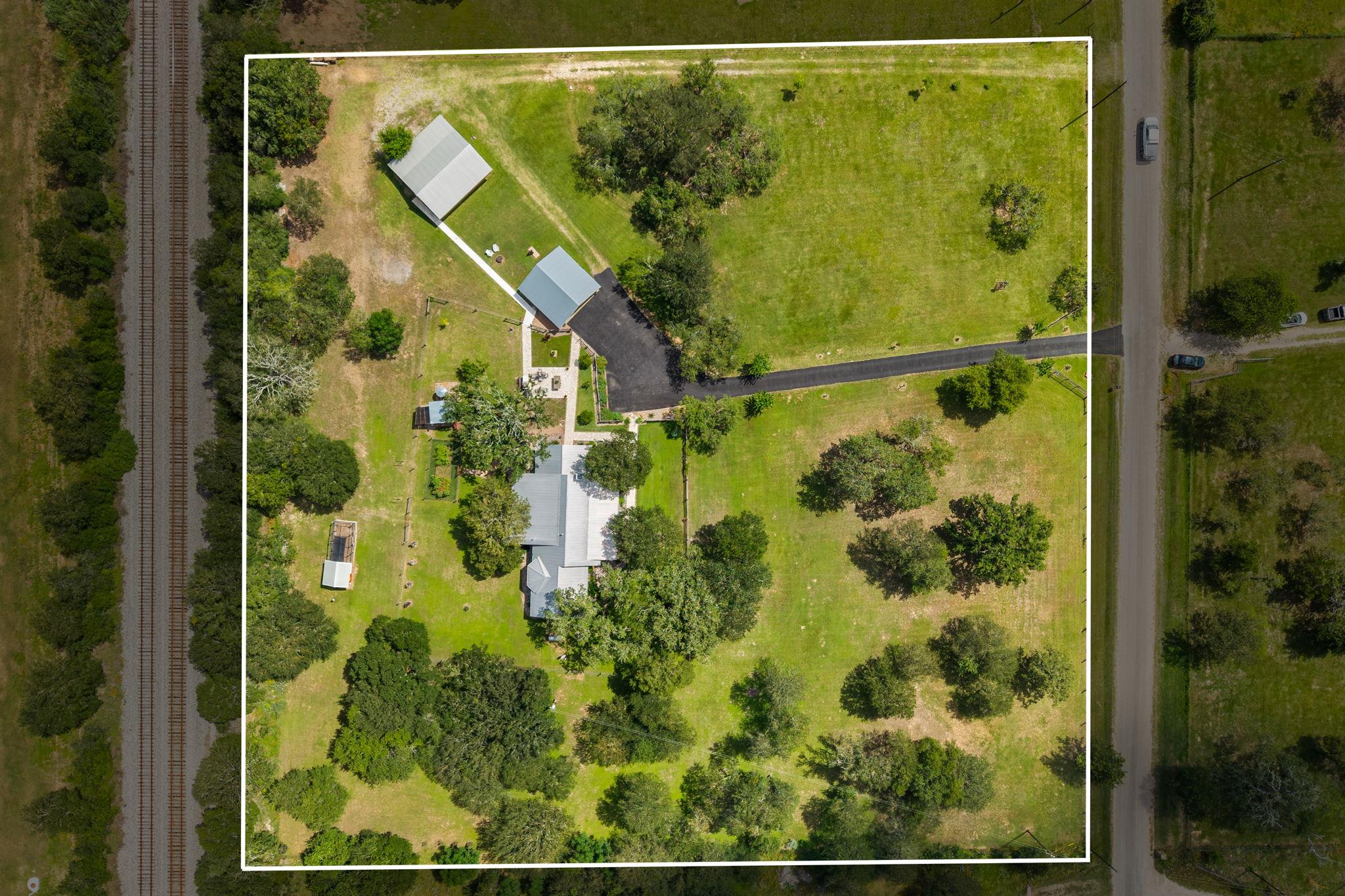 402 Smith RD