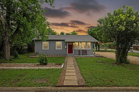 Photo of 606 E 19th ST, Georgetown, TX 78626 (MLS # 1496517)