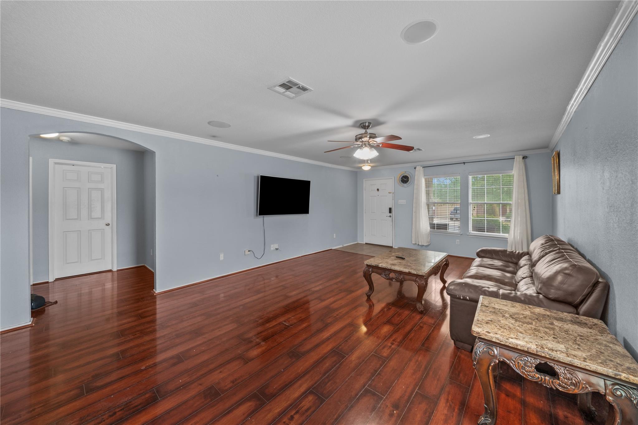 111 Lynn Crest BND
