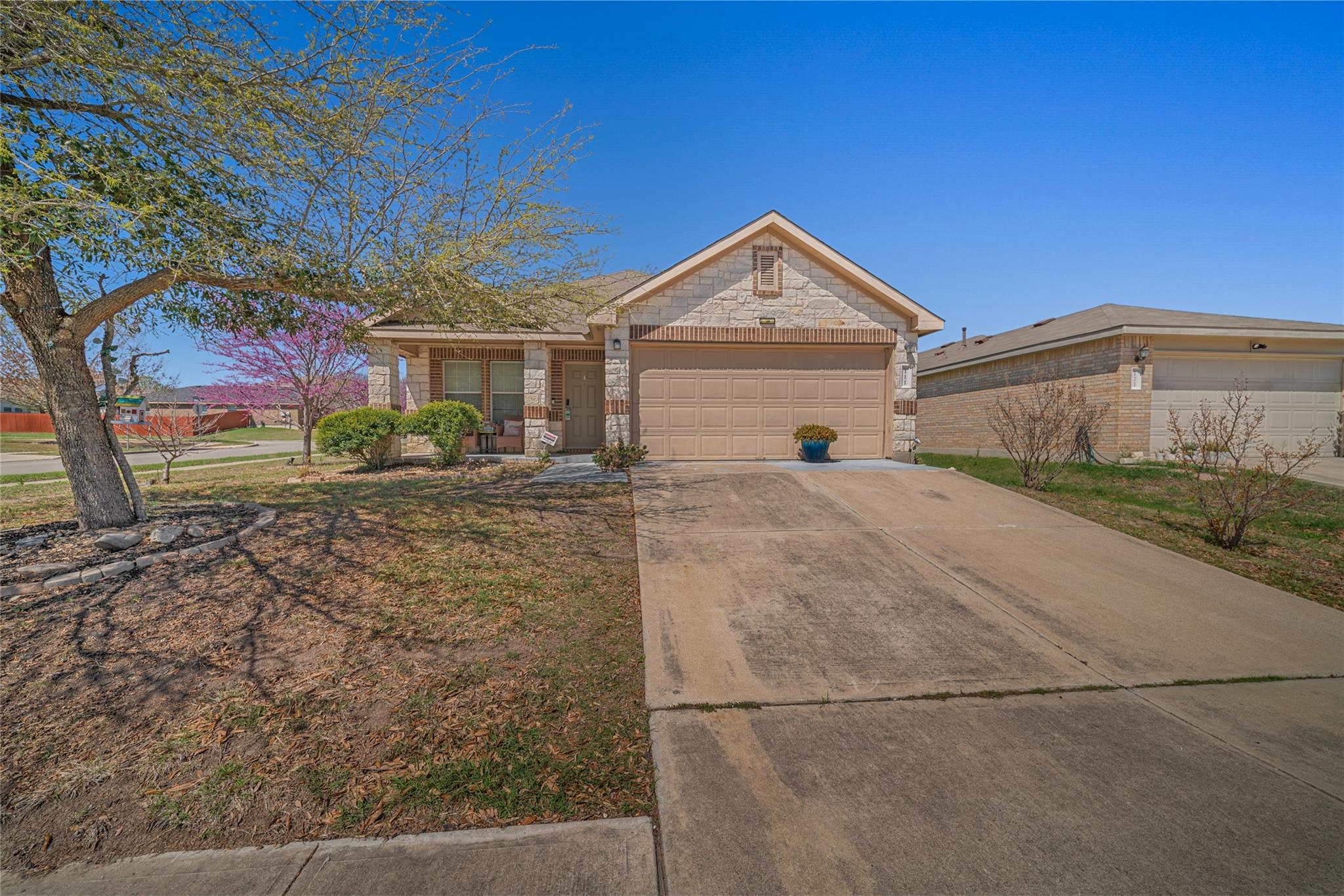 111 Lynn Crest BND