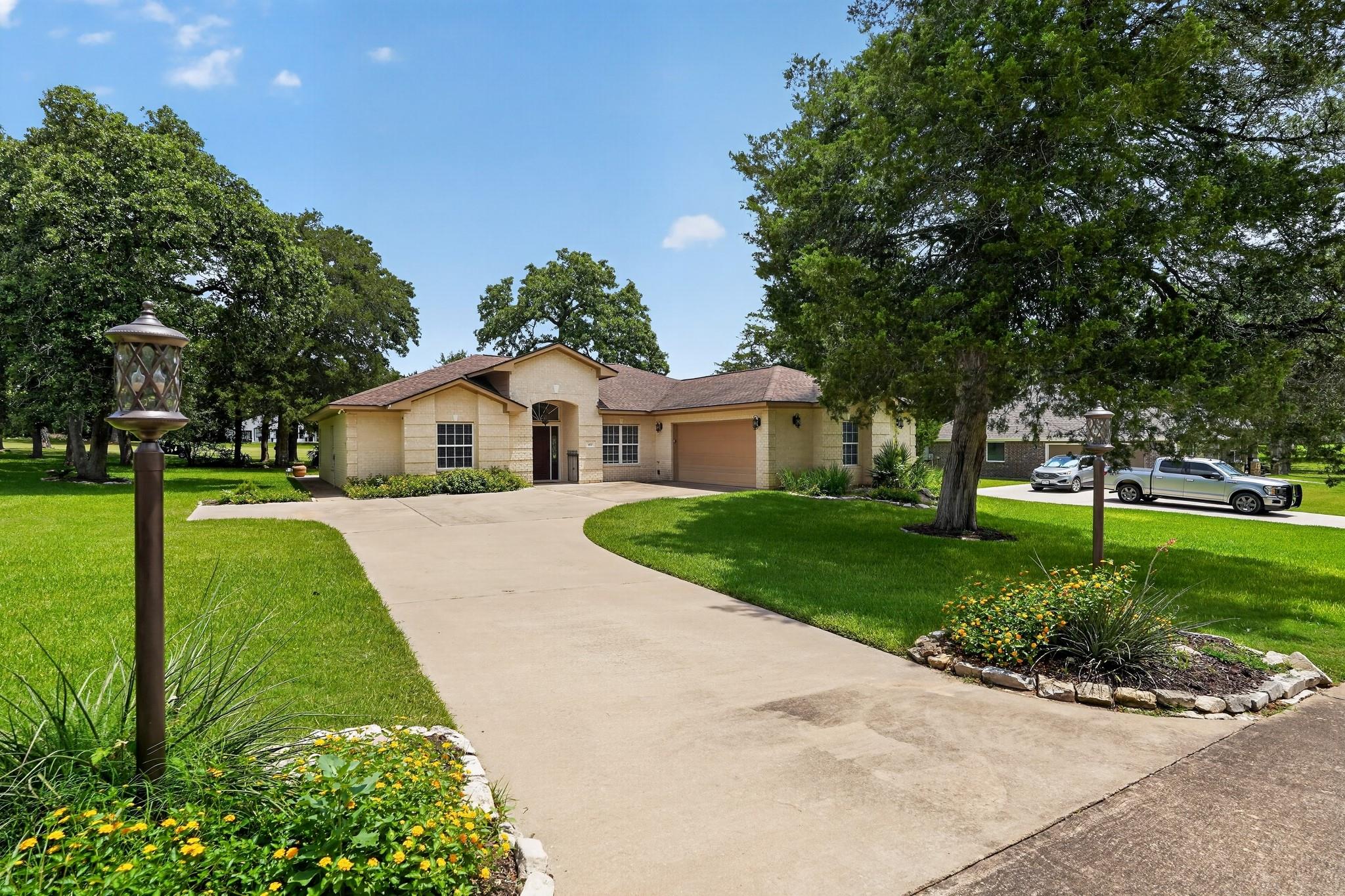 410 Pinehurst DR