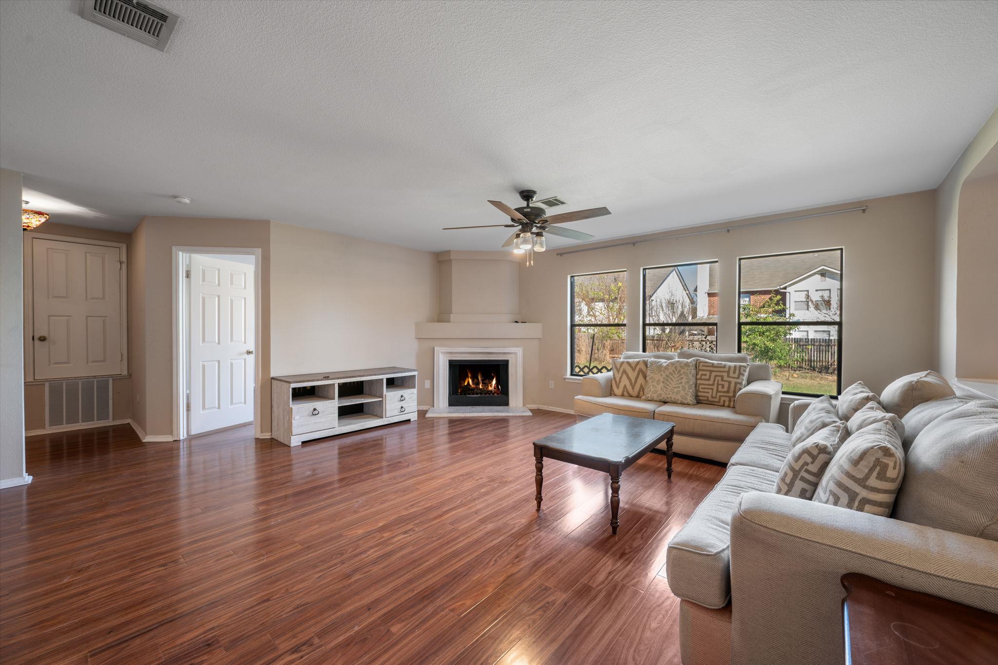 1506 Somerset Canyon LN