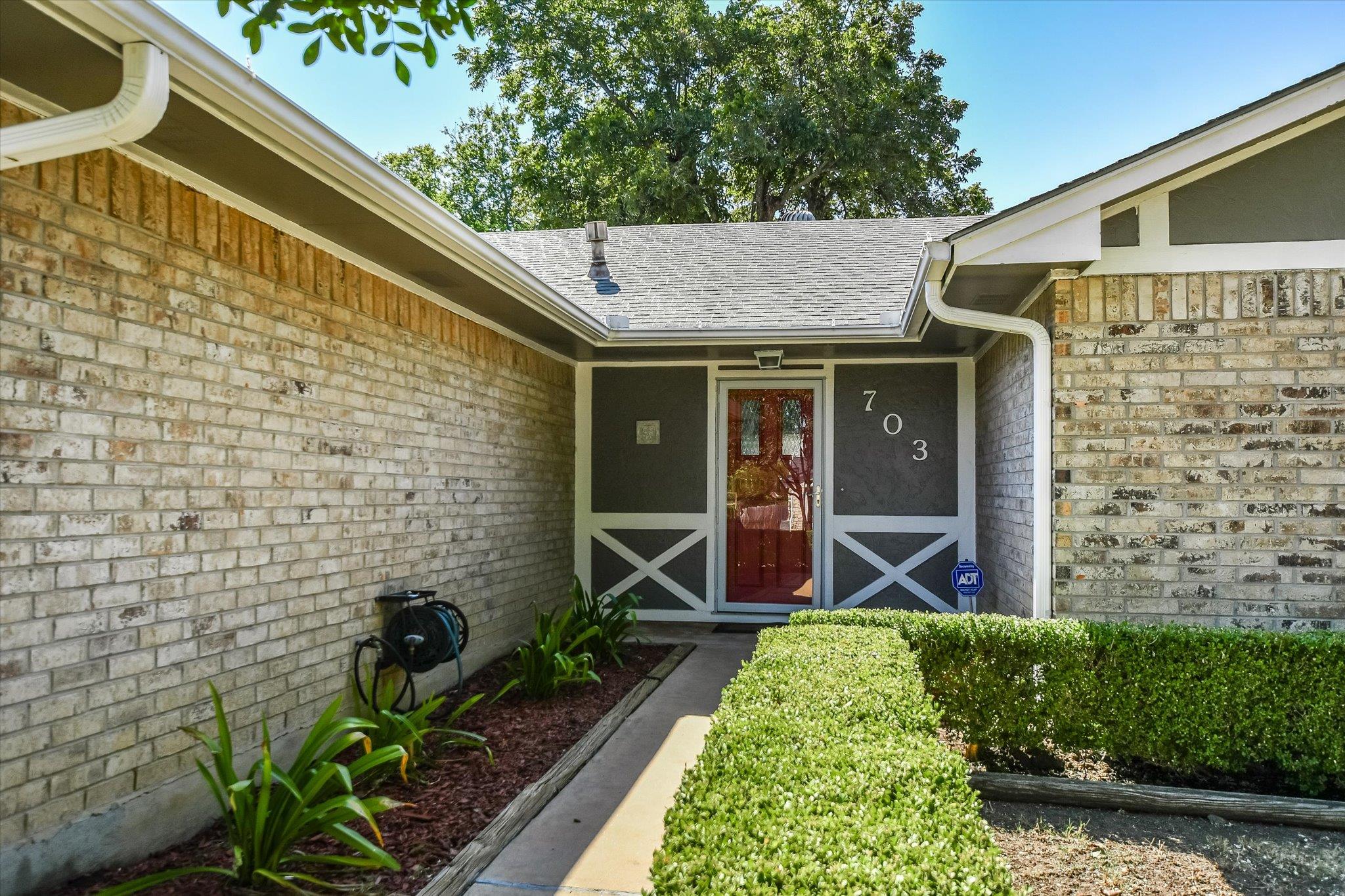 703 Windsor RD