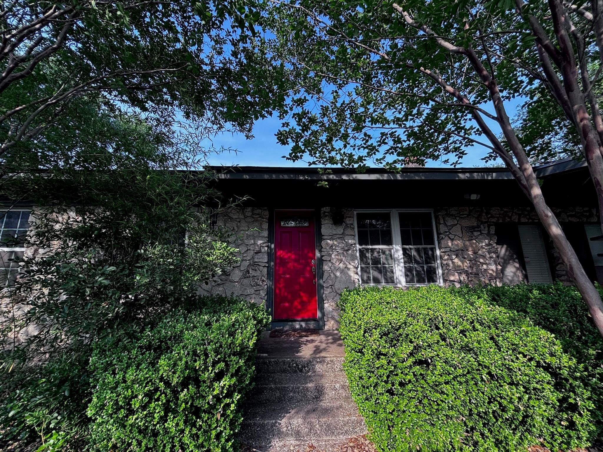 206 S Mustang Ave