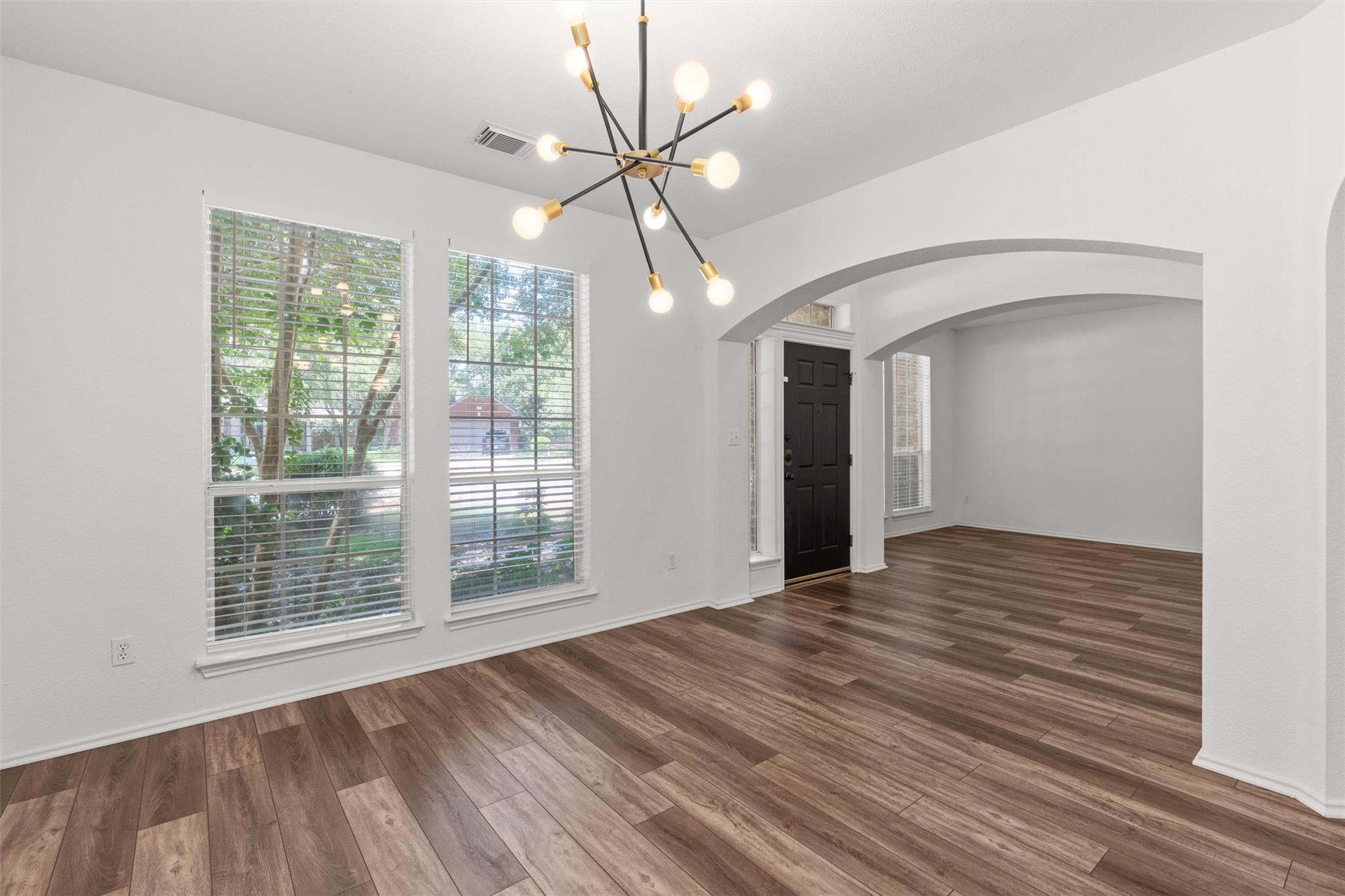 104 Whitechapel CT
