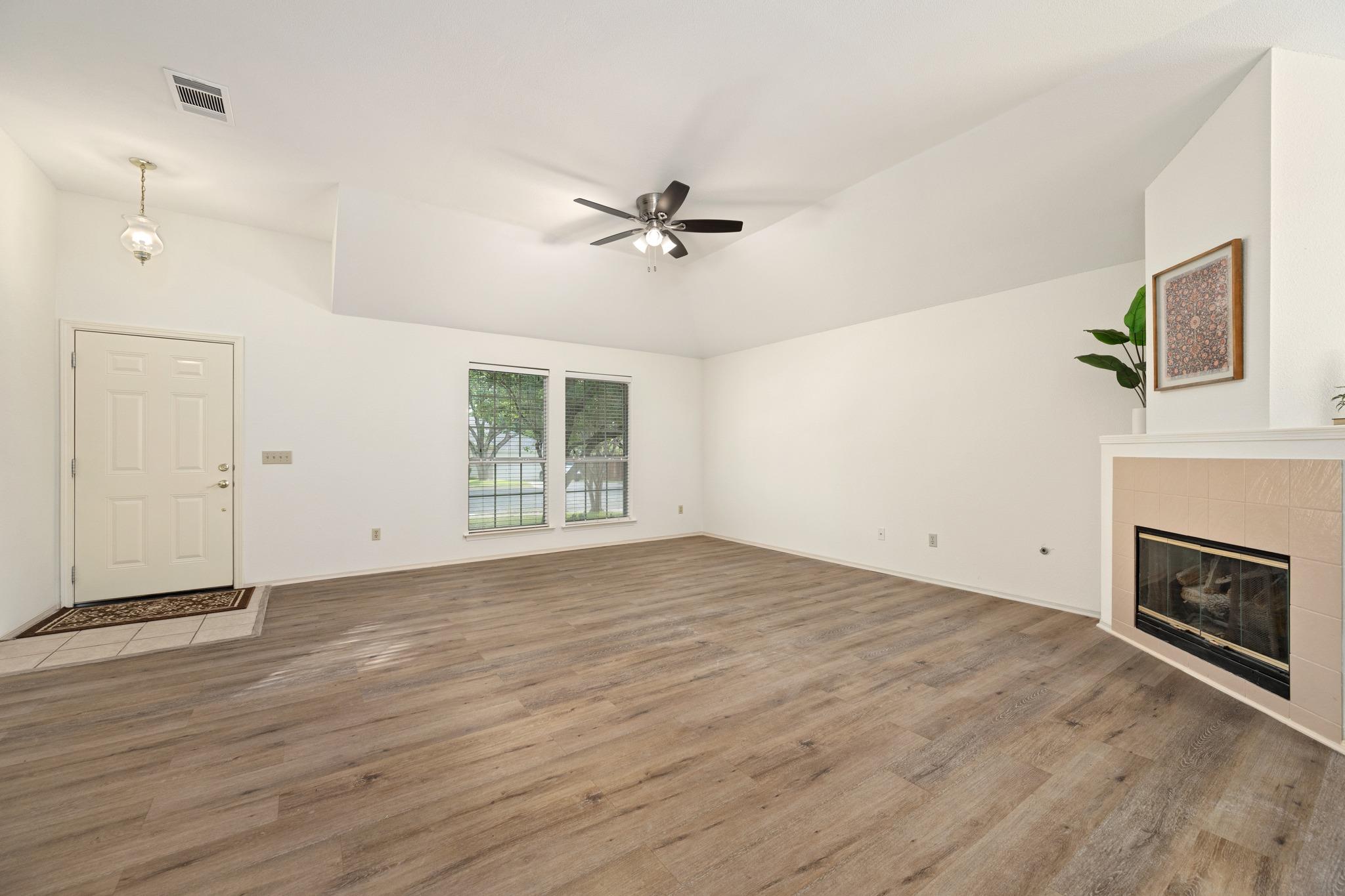 8517 Bobcat DR