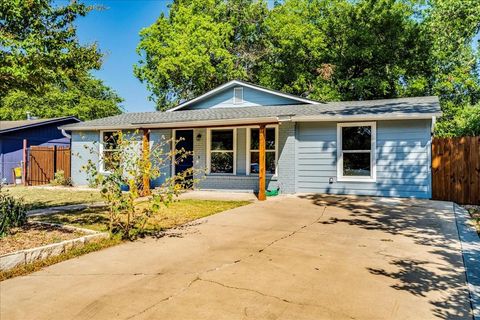 Photo of 1120 Spur ST, Austin, TX 78721 (MLS # 2956540)