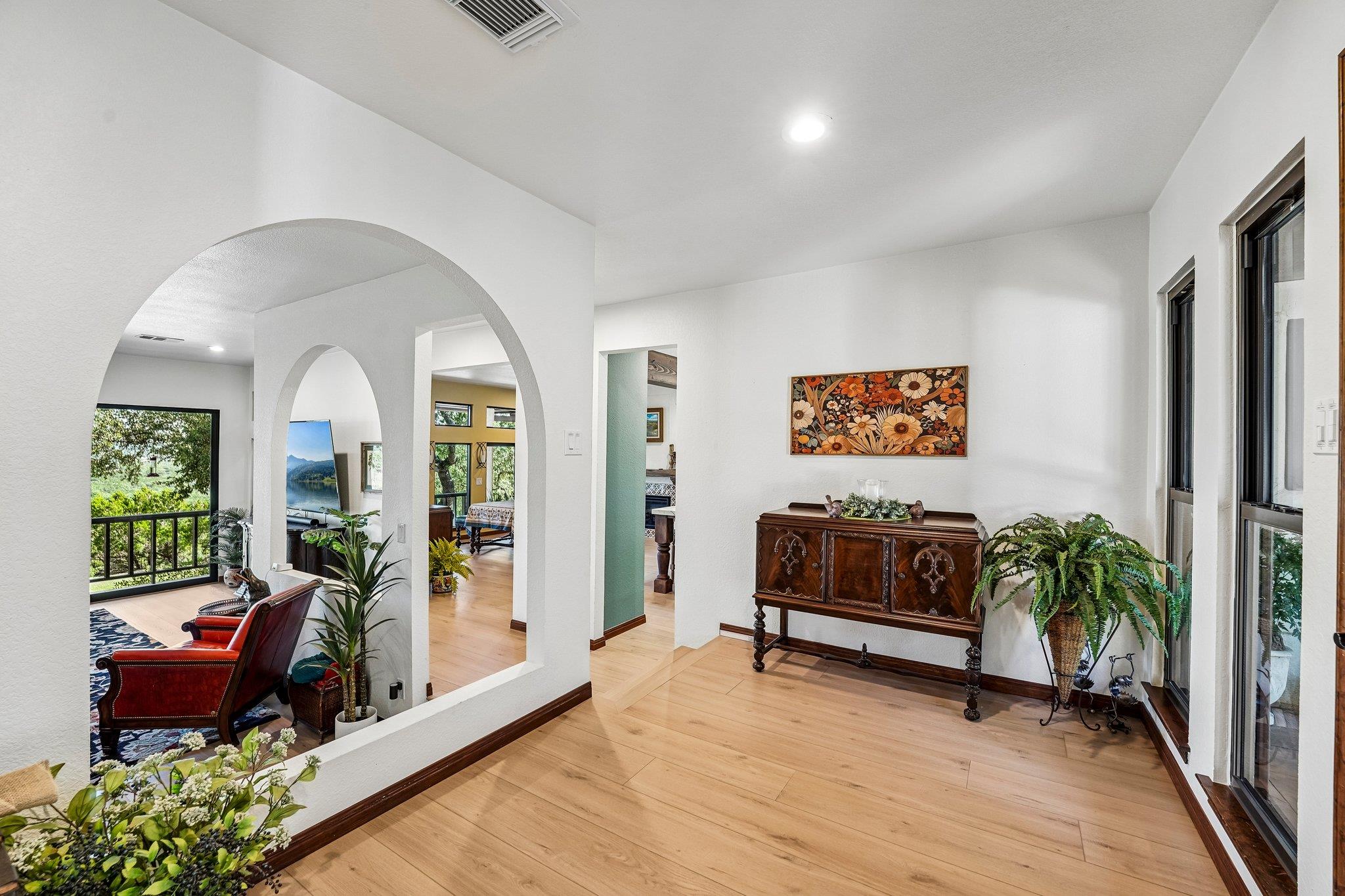 100 MESA DR