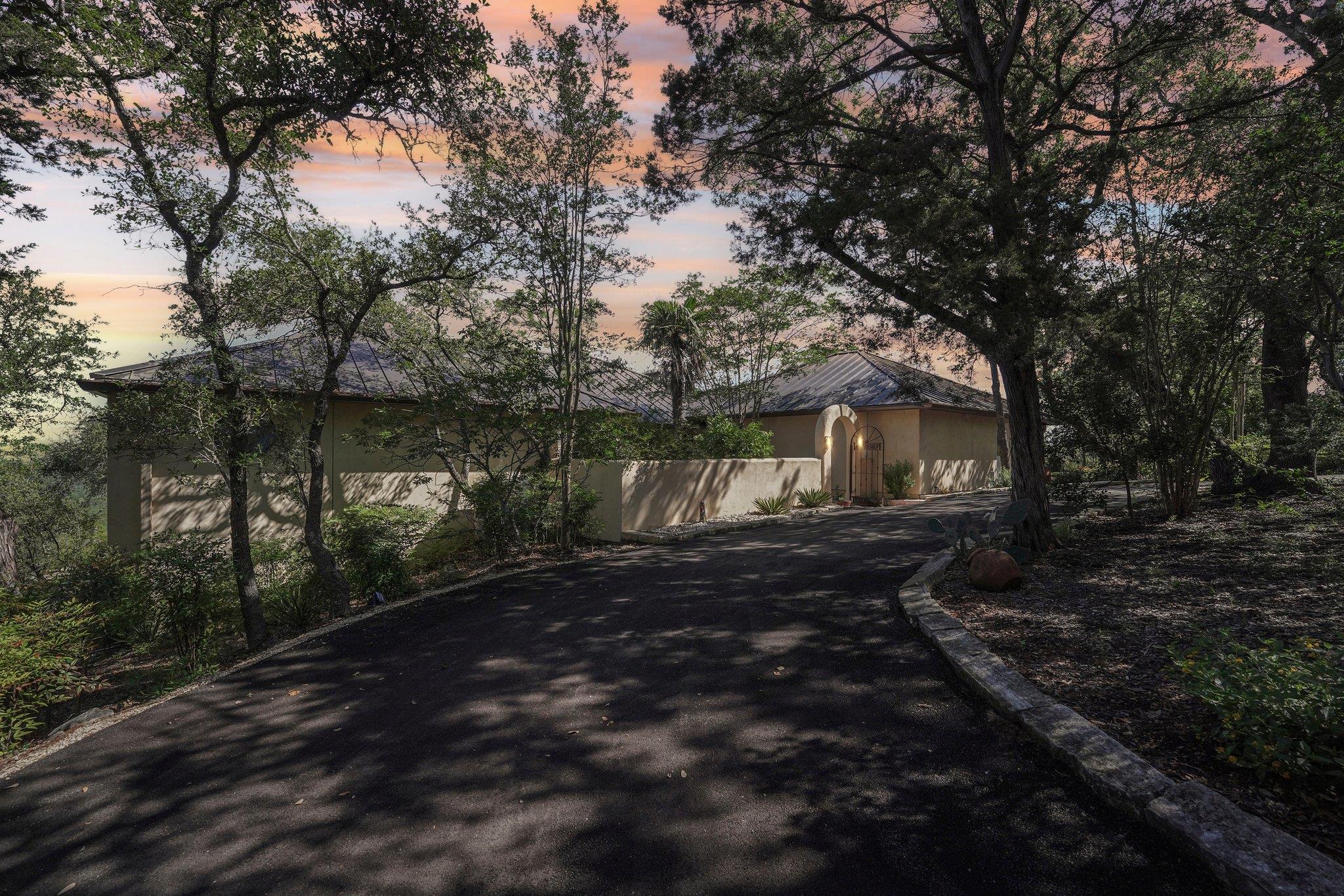 100 MESA DR