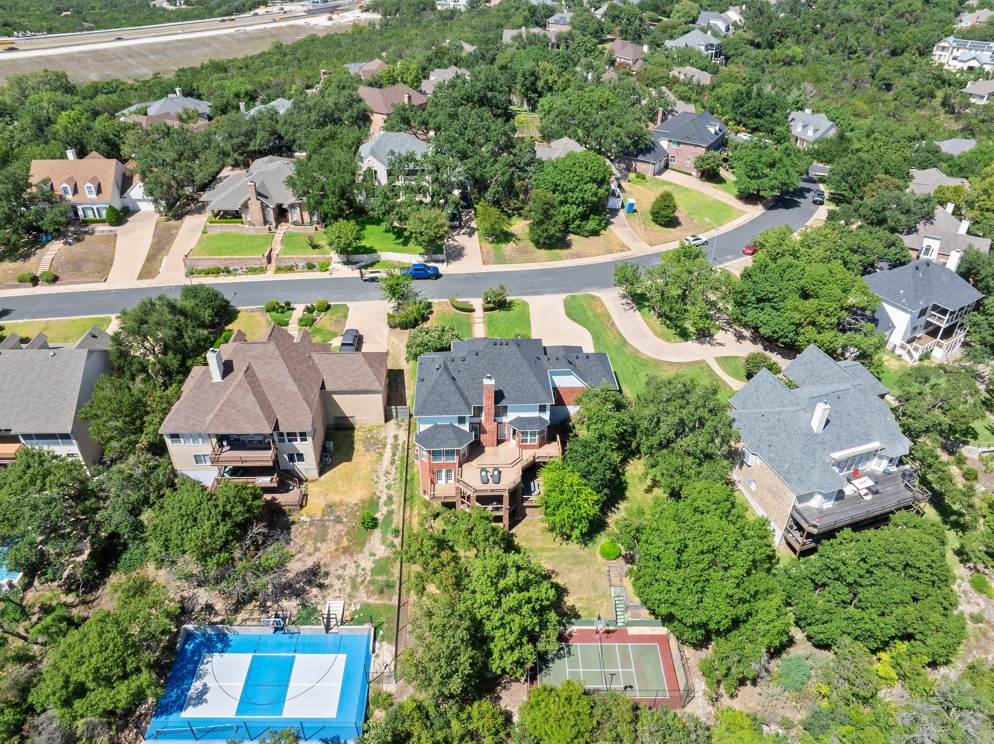 2807 Round Table RD