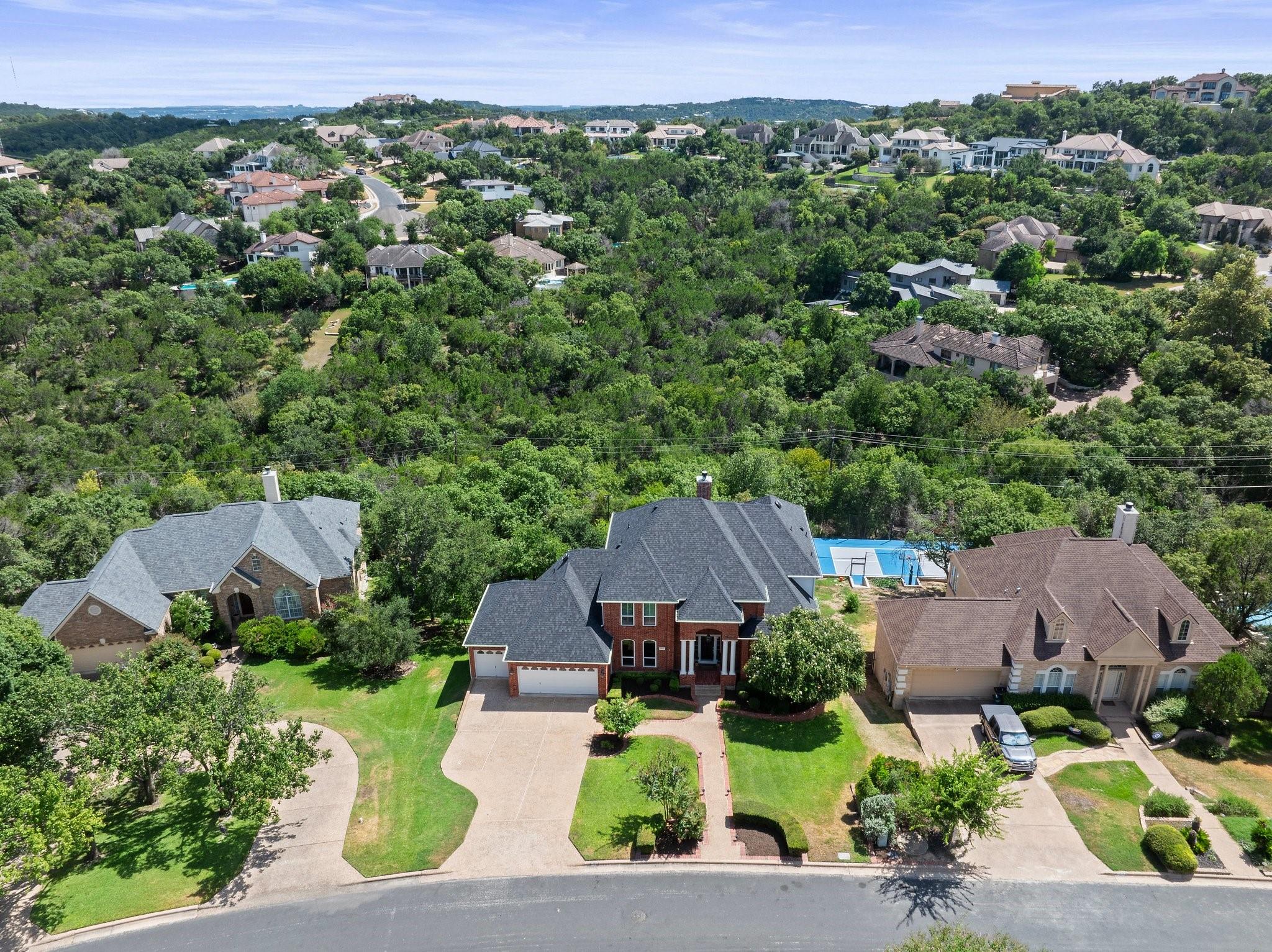2807 Round Table RD