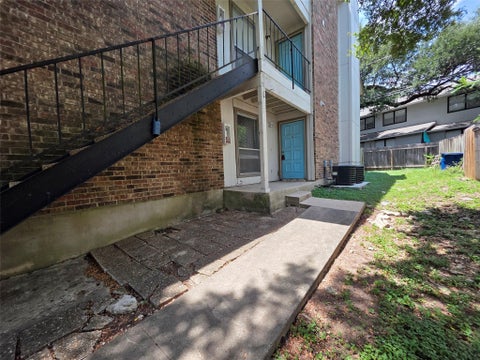 Photo of 11900 Alpheus Ave #B, Austin, TX 78759 (MLS # 6512880)