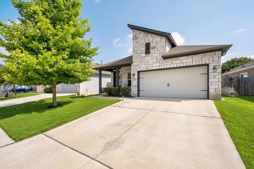 Photo of 129 Lacey Oak LOOP, San Marcos, TX 78666 (MLS # 5299326)