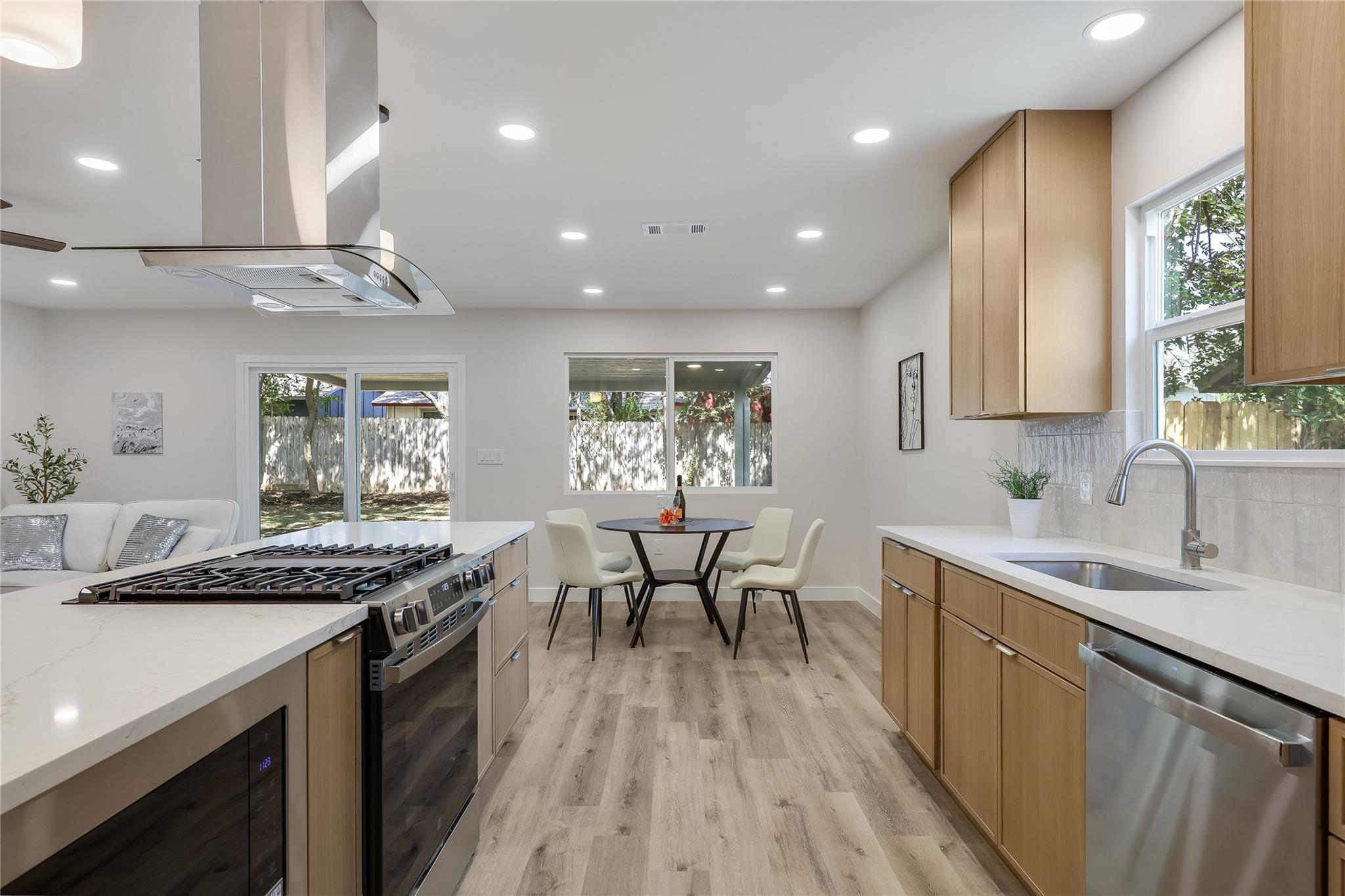 2333 Aldford DR