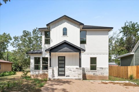 504 Walker ST Smithville TX 78957