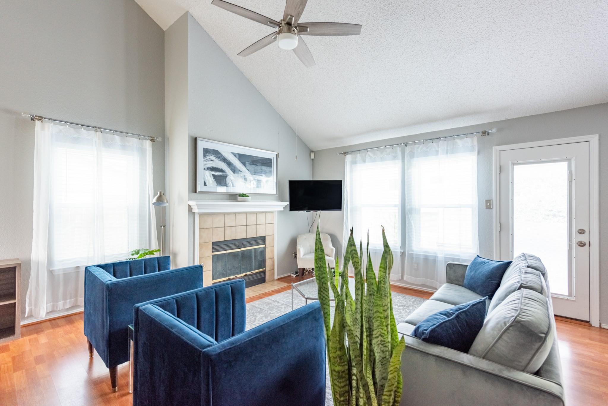 2640 Piping Rock TRL