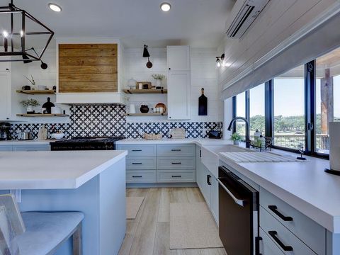 22516 Felicia DR Spicewood TX 78669