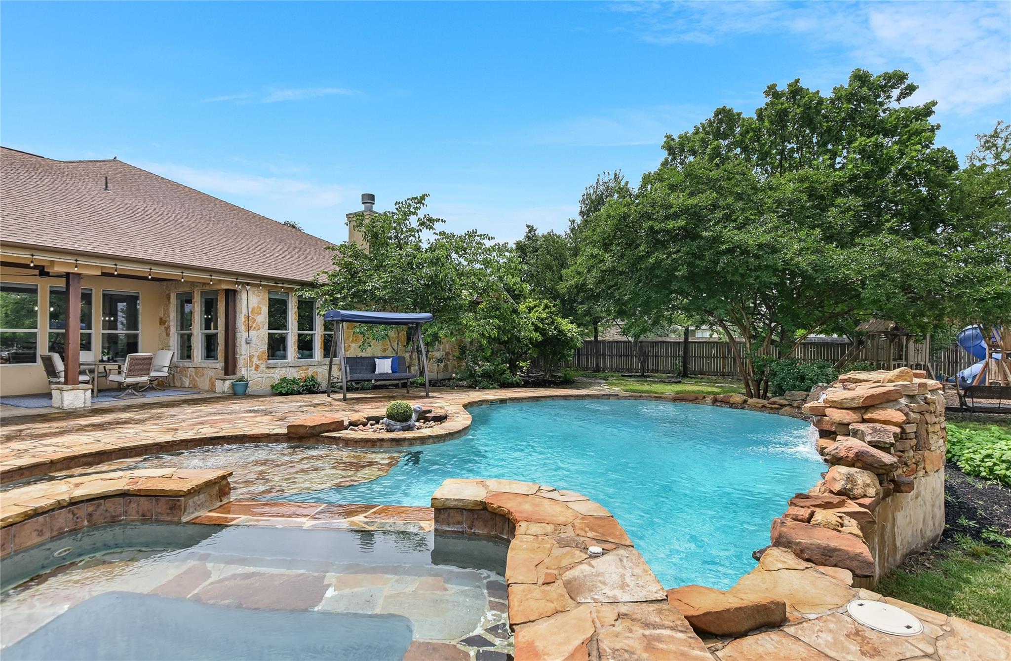 112 Oak Plaza DR
