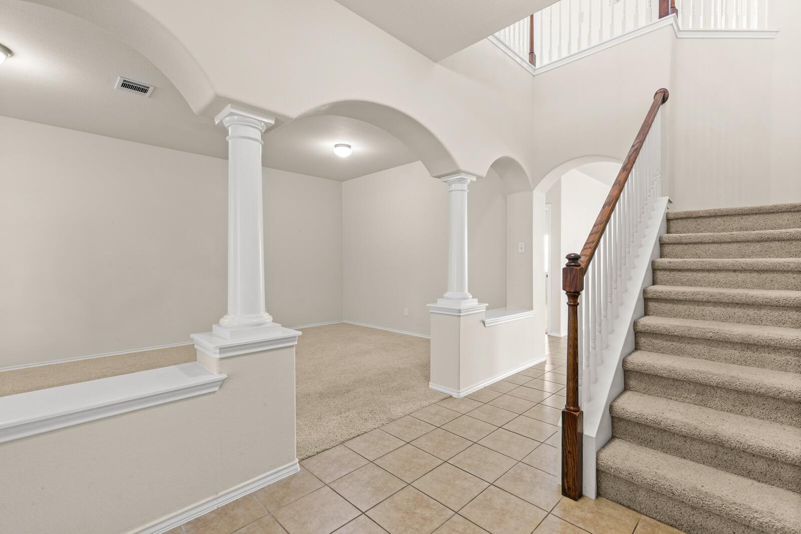 2302 N Ryan Dr DR