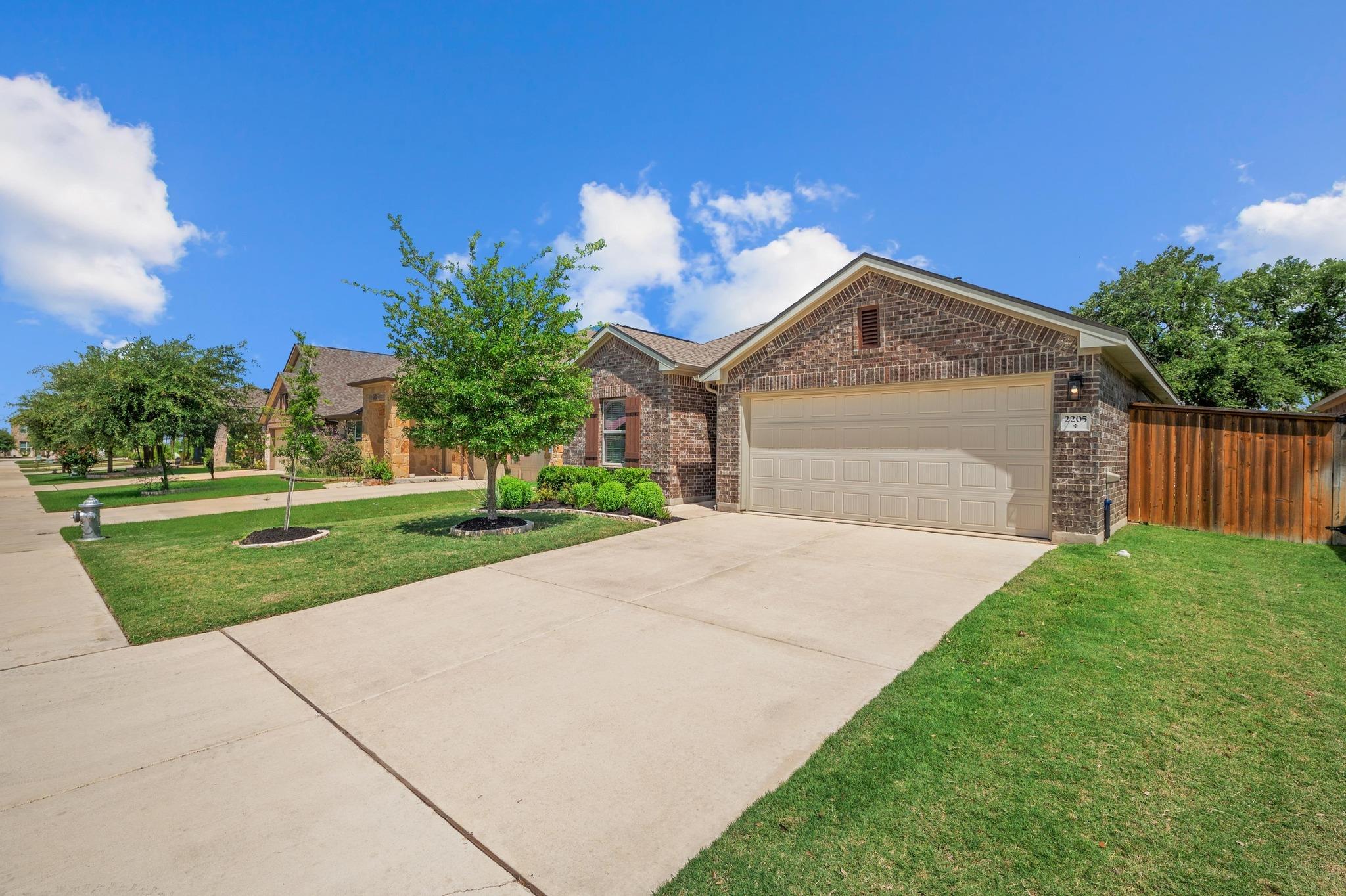 2205 Bonavista WAY