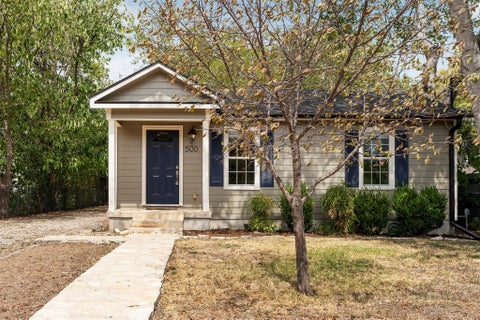Photo of 500 Denson DR, Austin, TX 78752 (MLS # 5101952)