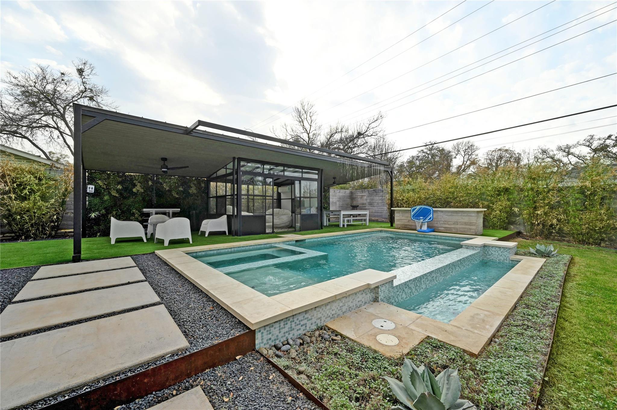308 Briarwood TRL