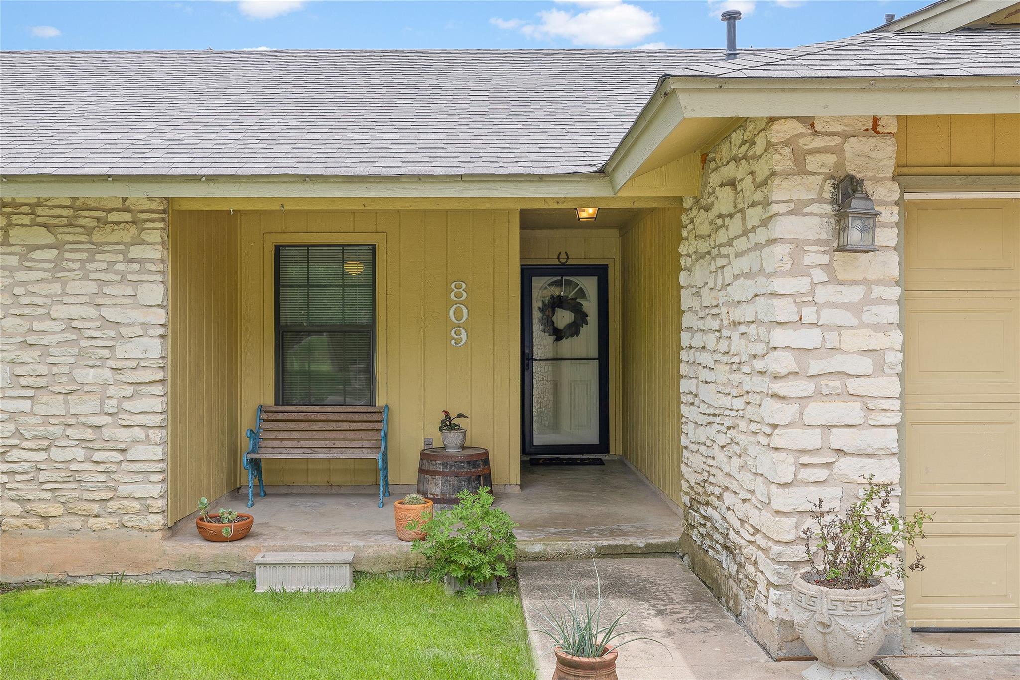 809 Windsor RD