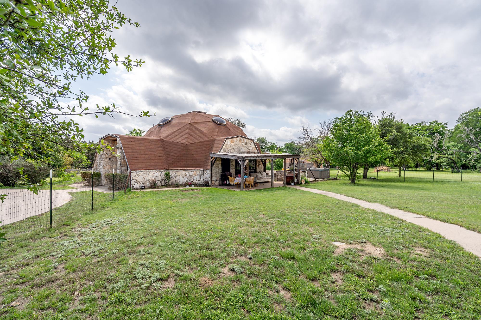 684 Indian Oaks