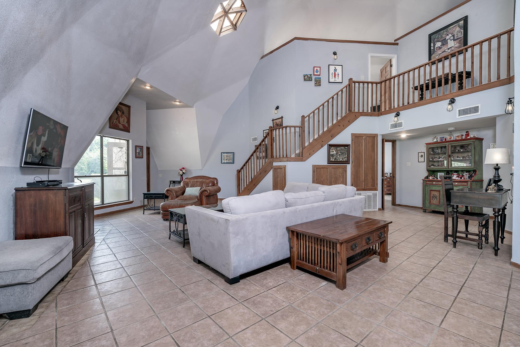 684 Indian Oaks