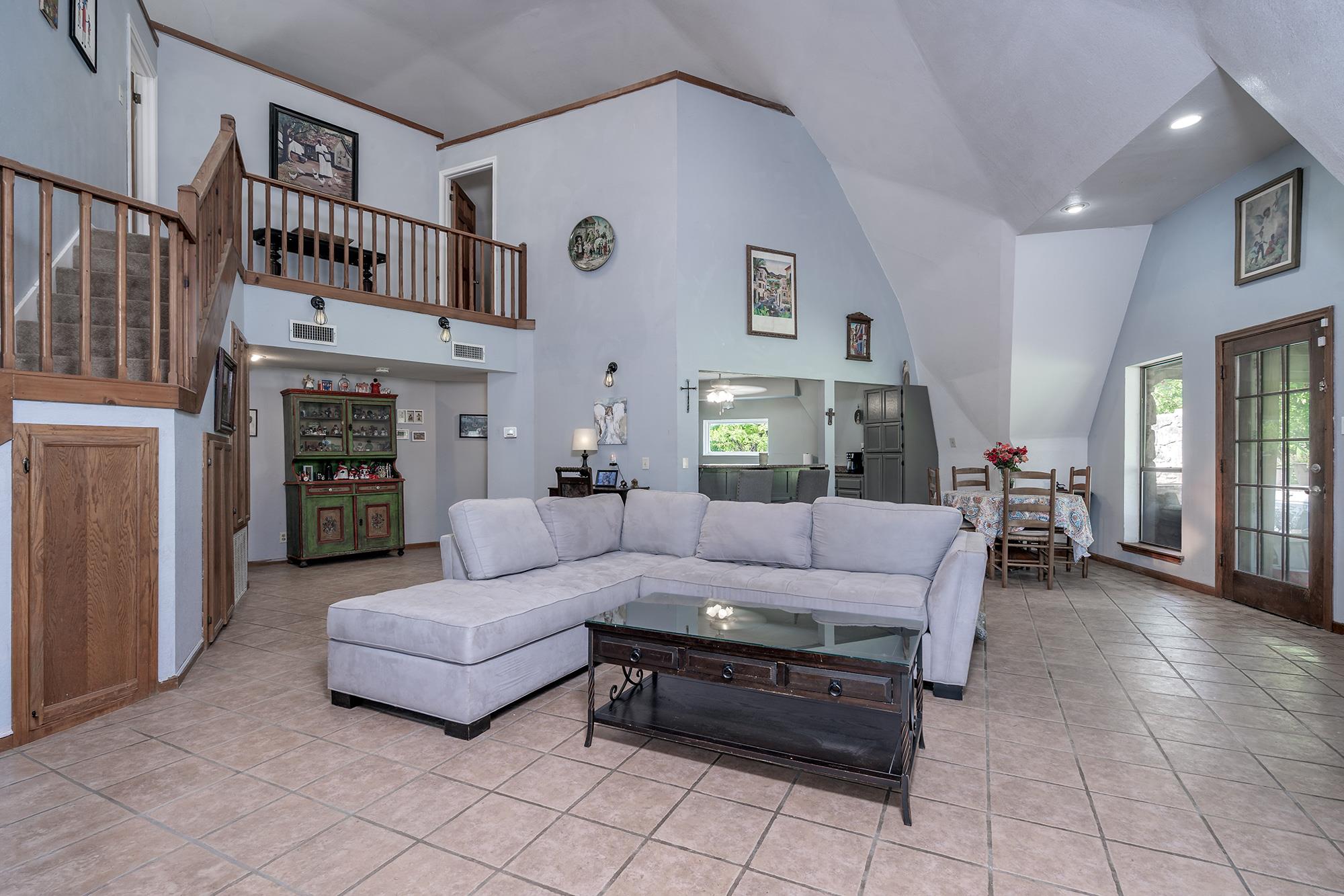 684 Indian Oaks